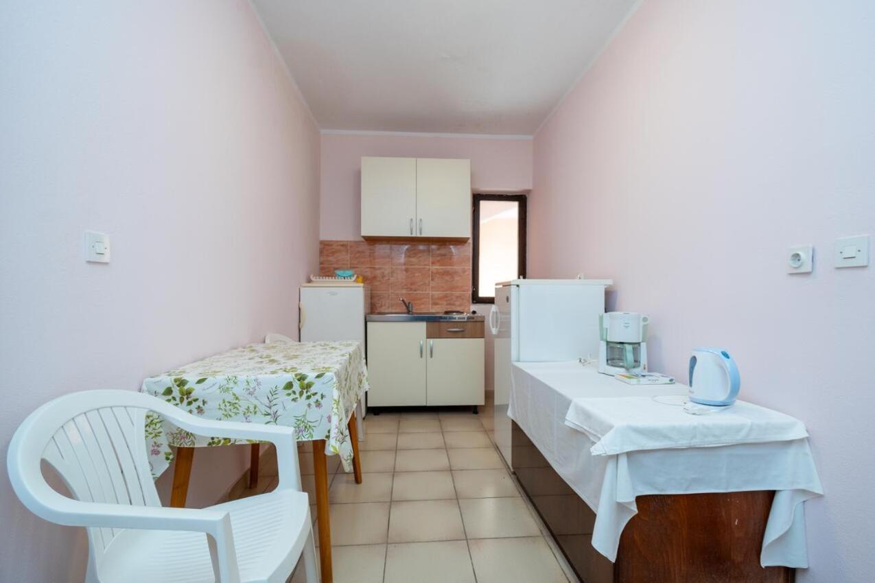 Double Room Zubovici 16063A Bagian luar foto